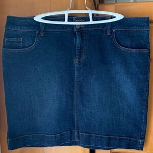 Dark denim skort 18